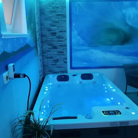 In Mit Schoenem Balkon Schalkenmehren