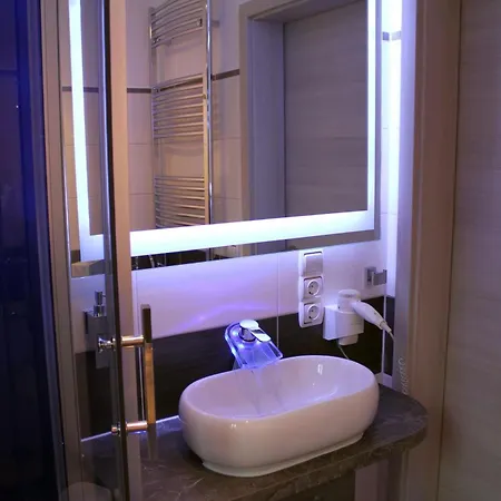 In Mit Schoenem Balkon Schalkenmehren