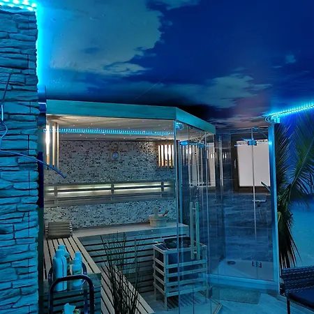 In Mit Schoenem Balkon